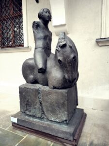 „Koniec Wojny” fragment pomnika „Jeździec IV”