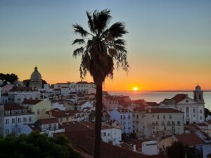 Sierpniowy wschód słońca na Alfamie, Lizbona 2020/ Nascer do sol de agosto em Alfama, Lisboa 2020