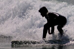 Surfing na Costa Caparica, Lizbona 2020/ surfando na Costa Caparica, Lisboa 2020