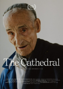 Na plakacie widoczny starszy człowiek, Justo Gallego Martínez, budowniczy katedry. 