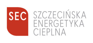 Logo Szczecińska Energetyka Cieplna. Szare litery, po lewej stronie czerwony kształt z białym napisem SEC.